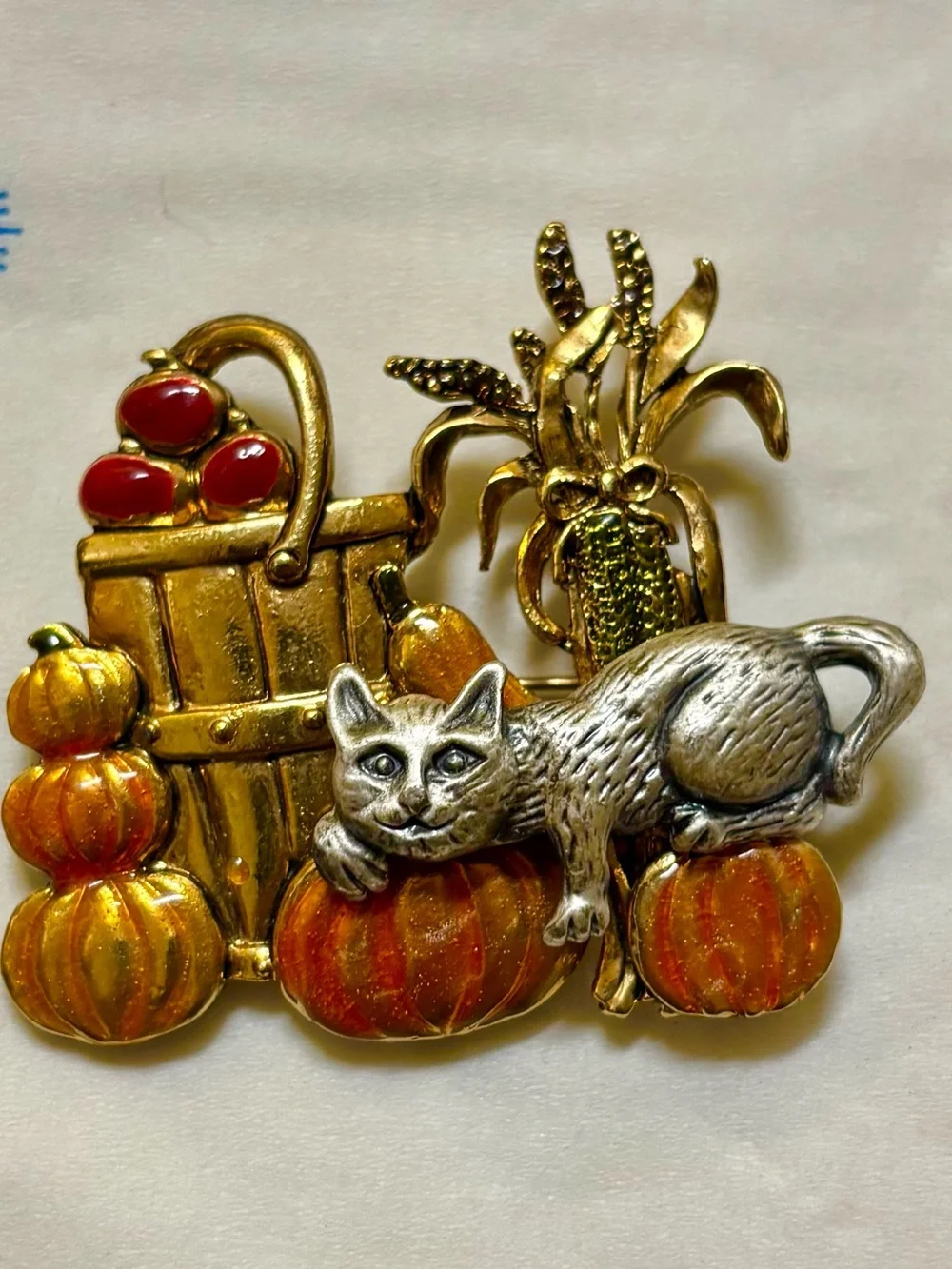 Signed KC Autumn/Fall Pumpkin Patch Brooch Pin Enamel Pumpkins Cat